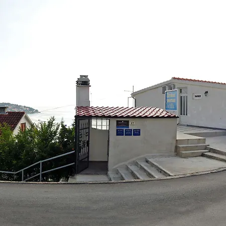 Apartment And Bonkan Hvar
