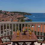And Bonkan Hvar شقة